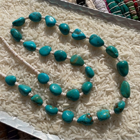 Vintage Native American Indigenous Turquoise Nugget Hand Strung Necklace - Picture 9 of 11